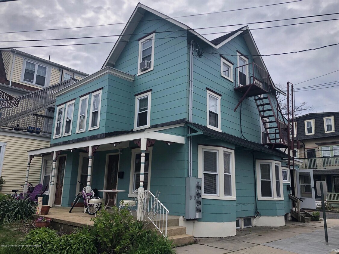 90 Asbury Ave, Neptune Township, NJ 07756 Room for Rent in Neptune