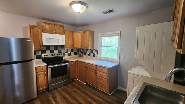 Building Photo - 2284 Alvin Dr NW