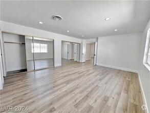 Building Photo - 401 Holcomb