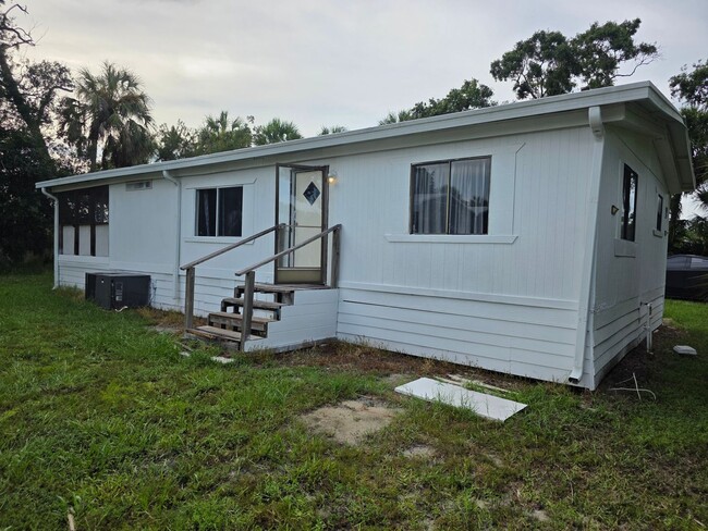 Building Photo - One Bedroom, One Bath