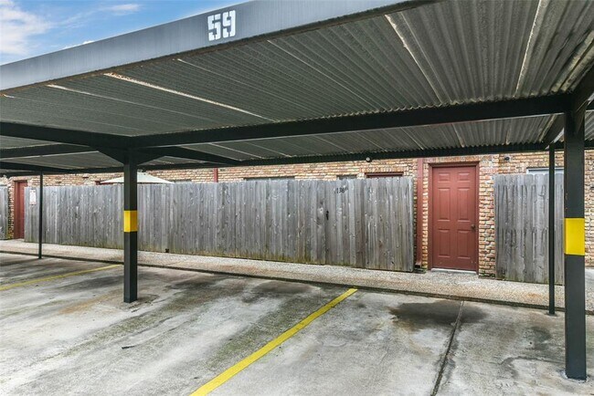Foto del edificio - 7600 Burgoyne Rd