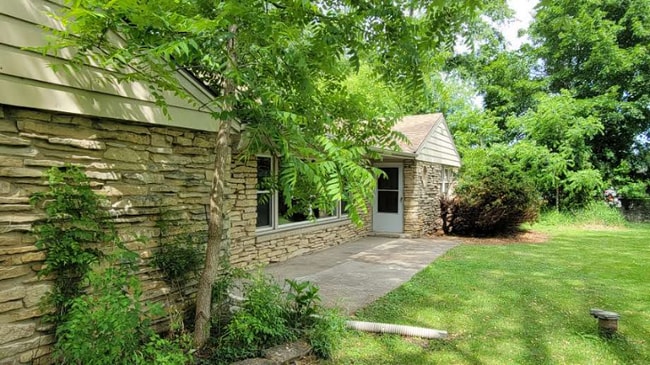 Building Photo - 14225 W Ranch Rd