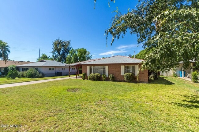 Frontyard - 6718 N 14th Pl