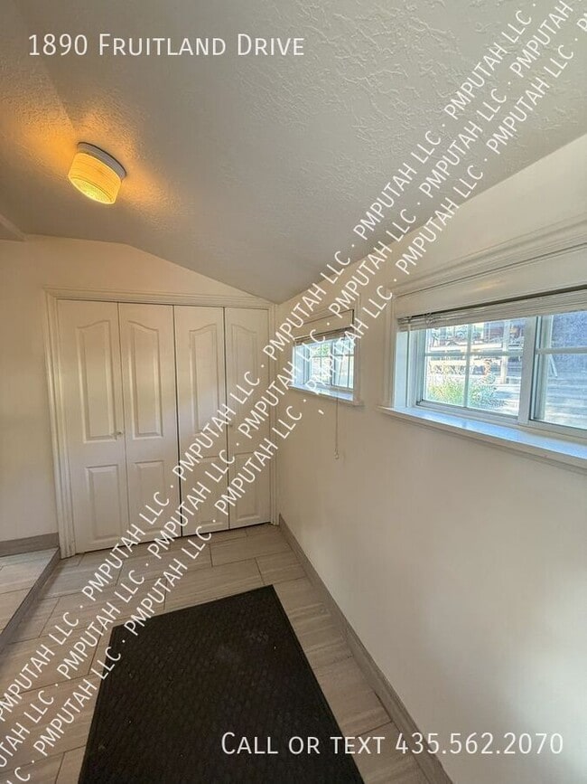 Building Photo - 1890 Fruitland Dr