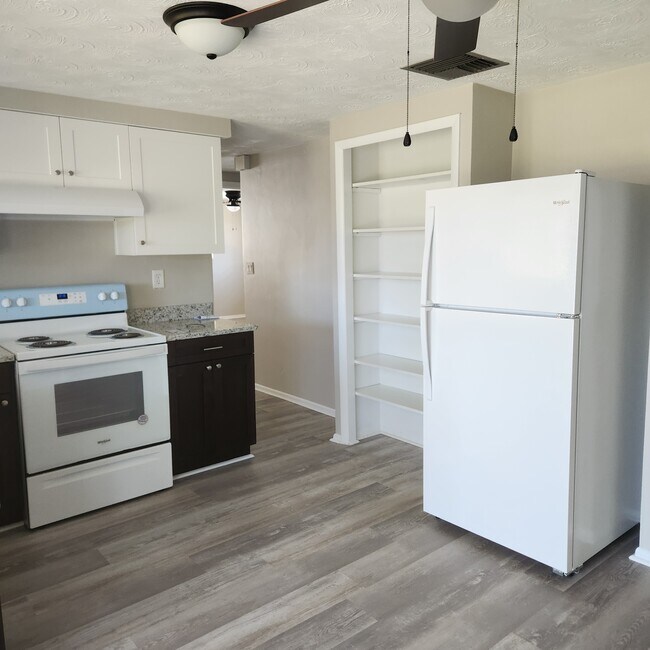 Building Photo - 3513 Hoover Dr