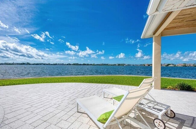 Foto del edificio - 7692 Cove Terrace