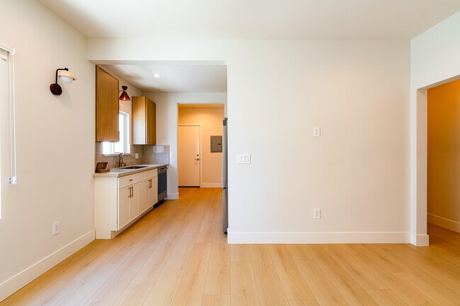 Foto del edificio - 4637 W 18th St