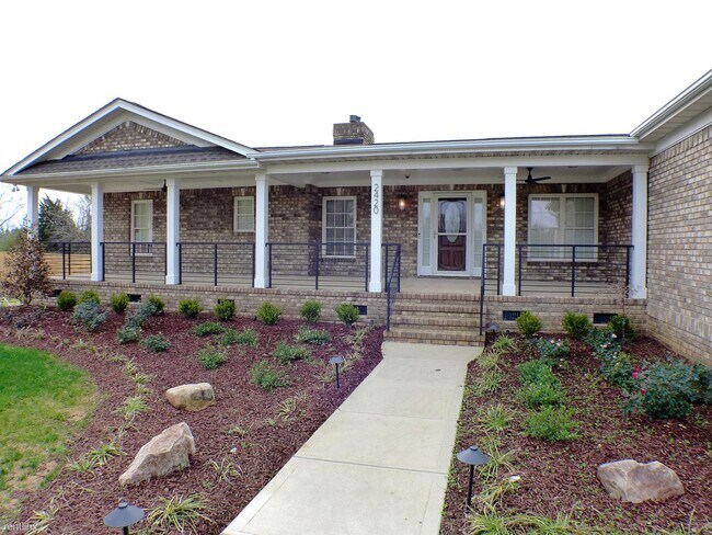 Foto del edificio - 3 br, 3 bath House - 2420 New Bethel Churc...