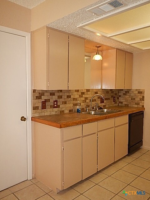 Foto del edificio - 2608 Tracey Cir