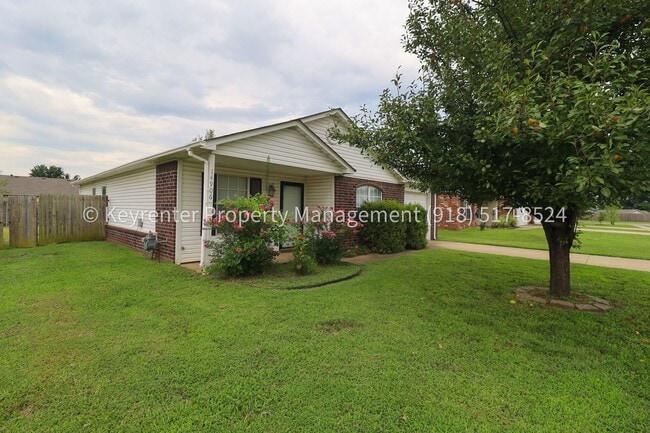 Building Photo - 3 Bed | 2 Bath in Owasso!