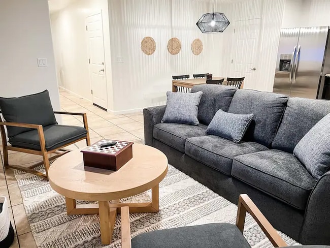 Building Photo - 8503 E Leigh Dr