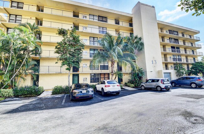 Foto del edificio - 13 Royal Palm Way