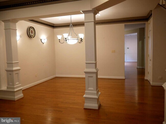 Foto del edificio - 211 Watkins Pond Blvd