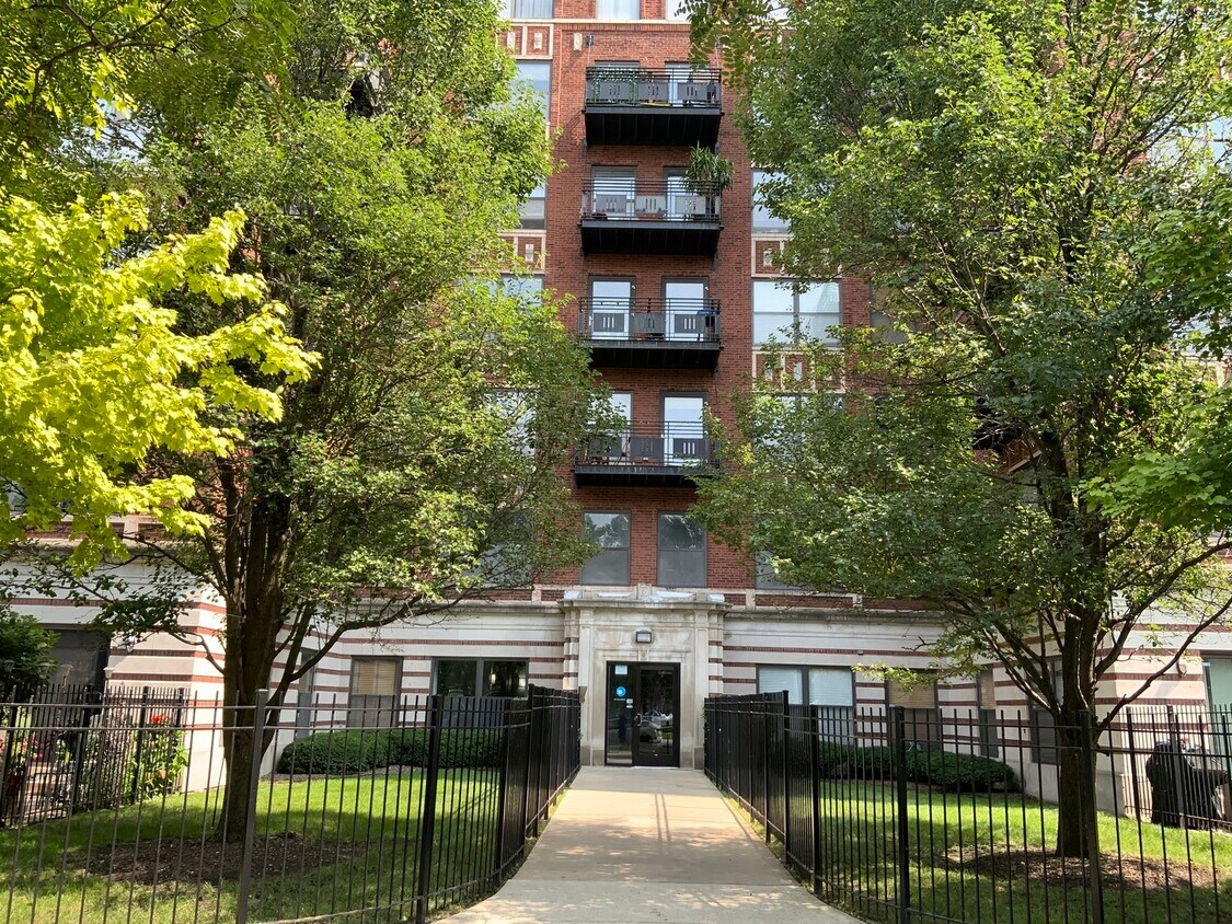Primary Photo - 4537 S Drexel Blvd