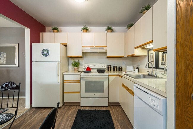 Cozy kitchen with breakfast nook at Park Lane Apartments in Southfield, MI - Park Lane Apartments