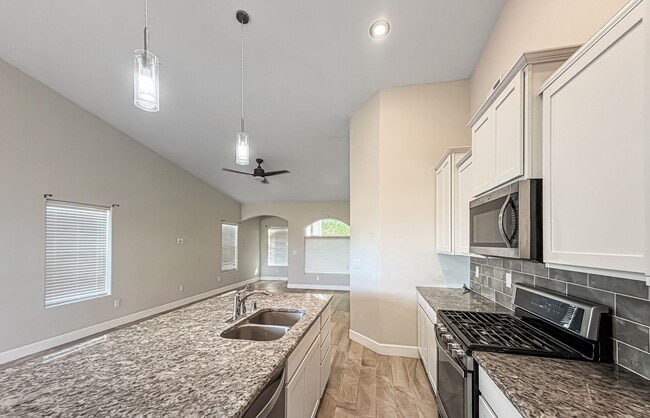 Building Photo - 4717 Homestretch Rd