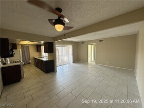 Building Photo - 1405 E Vegas Valley Dr