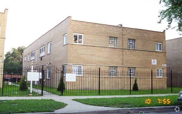 Foto principal - 1840-1850 S Fairfield Ave