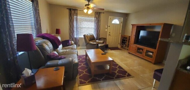 Foto del edificio - 2 br, 2 bath Apartment - 7704 Chase Rd