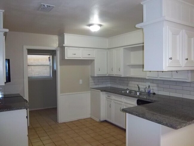 Building Photo - 4819 73rd St