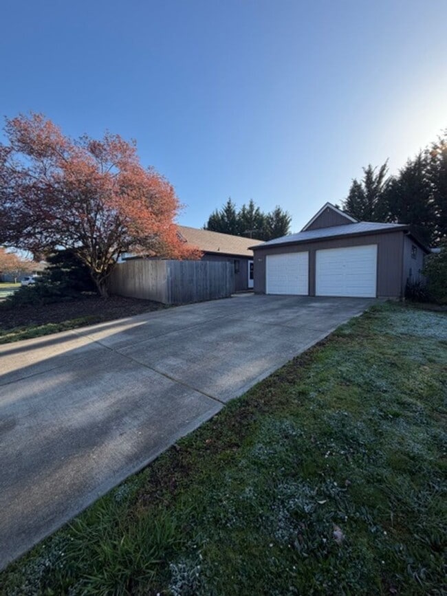 Building Photo - MIN912