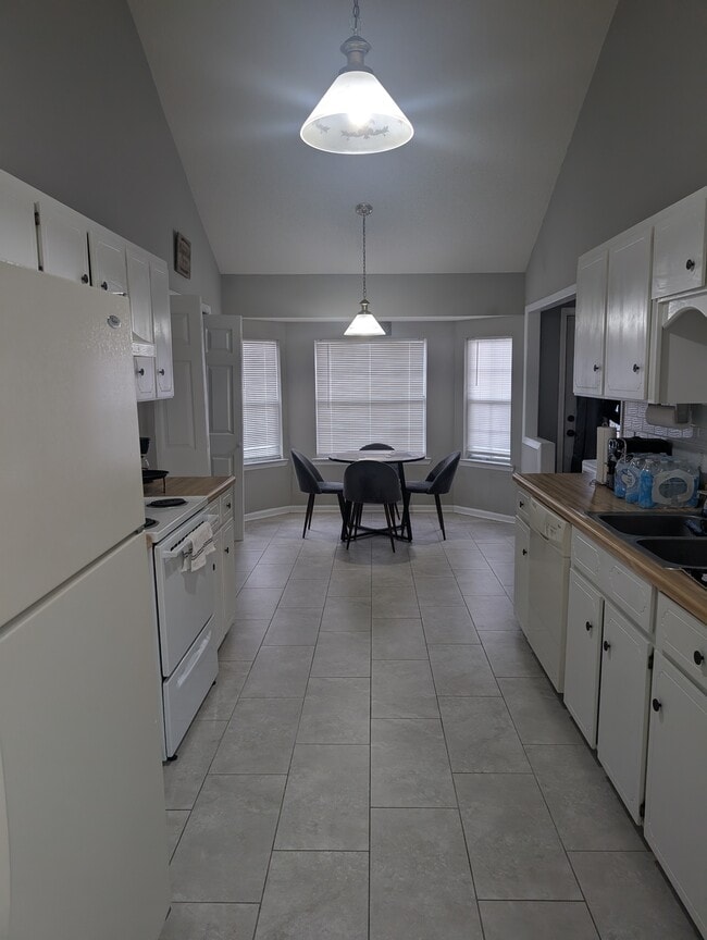 Foto del edificio - 627 Trevor St