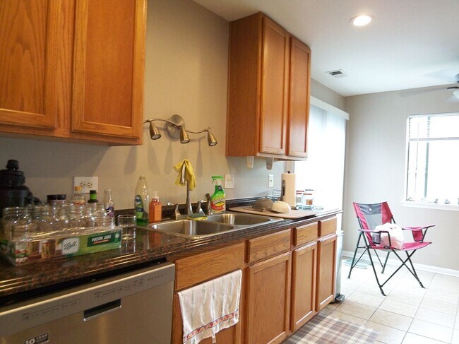 Building Photo - 391 Thornhill Ct