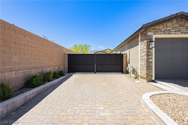 Foto del edificio - 5757 Ireland Ridge Ct