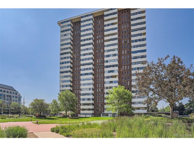 Foto del edificio - 3131 E Alameda Ave