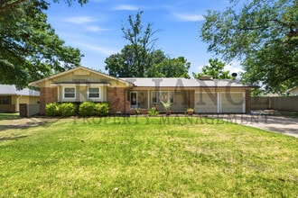 Building Photo - 8115 E Mockingbird St
