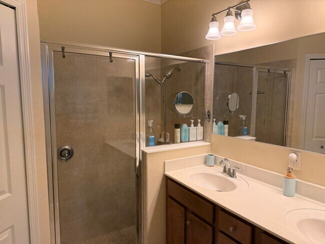 Building Photo - 14560 Grapevine Dr