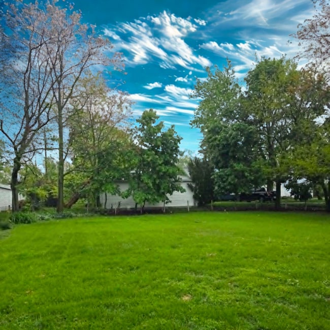 Foto del edificio - Large yard and quiet location in Findlay