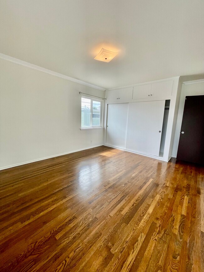 Building Photo - 1633 Centinela Ave