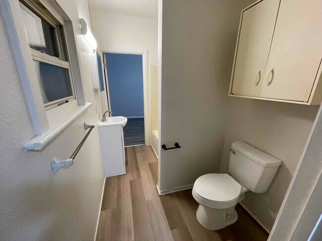 Building Photo - 608 3rd St