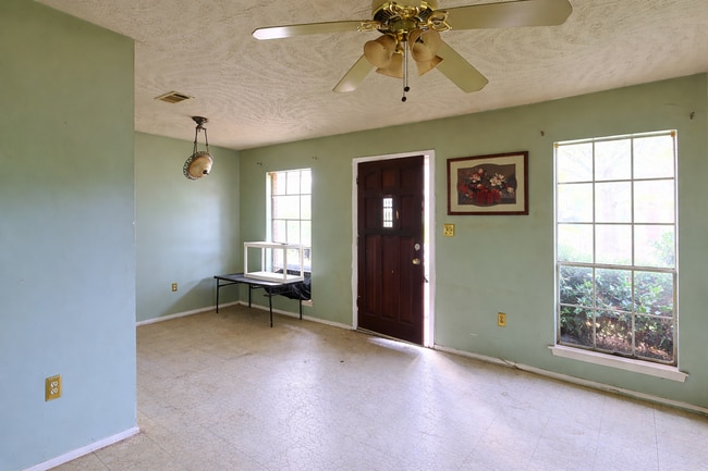 Building Photo - 6605 George Washington Dr