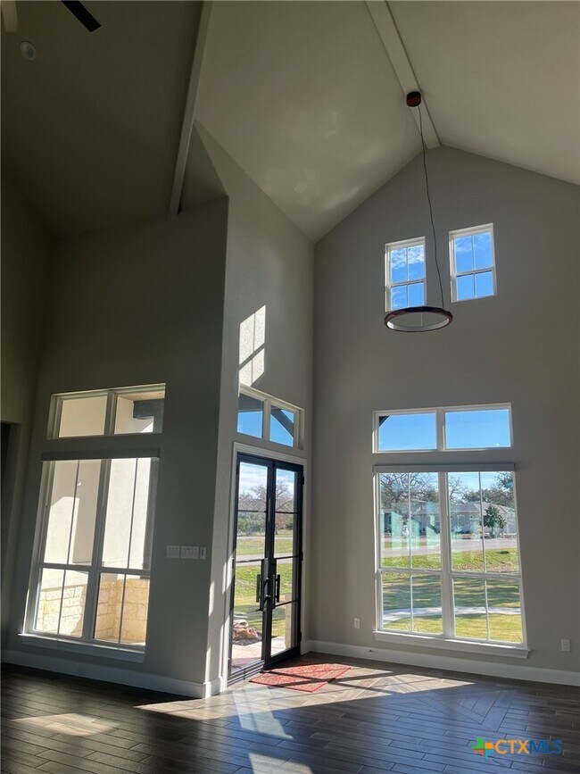 Foto del edificio - 1163 Trotter Ln