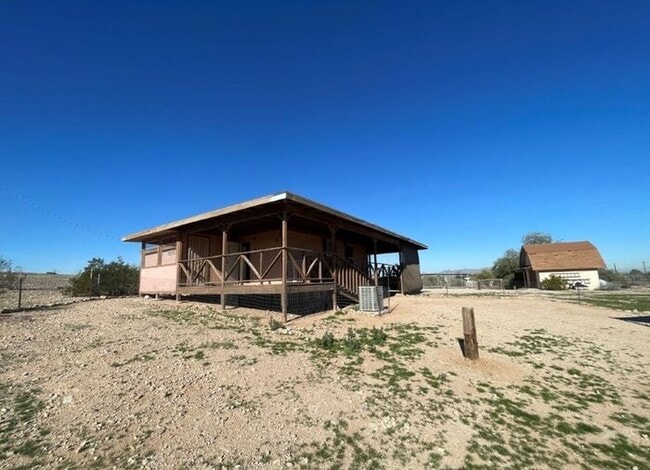 Building Photo - 21620 W Narramore Rd