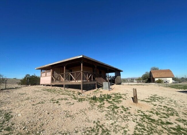 Foto del edificio - 21620 W Narramore Rd