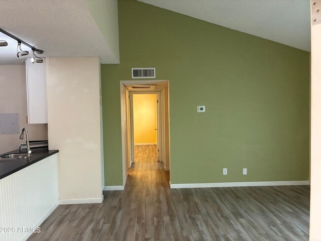 Building Photo - 8055 E Thomas Rd