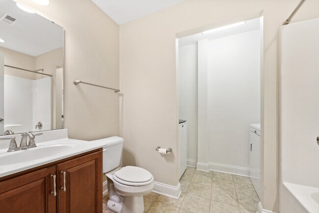 Foto del edificio - 1359 Town Home Dr