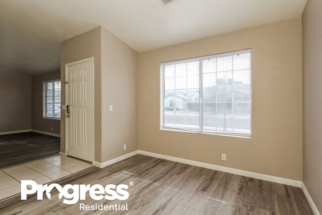 Foto del edificio - 8720 W Tuckey Ln
