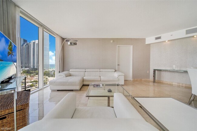 Foto del edificio - 3 br, 2 bath House - 150 Sunny Isles Blvd ...