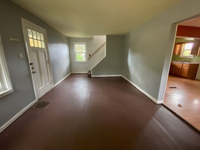 Foto del edificio - Fenced Yard + Porch in Goodyear Heights—3B...