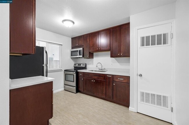 Building Photo - 1417 Berrellesa St