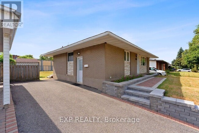 Building Photo - 2536 Roman Ave