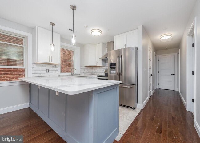Building Photo - 2438 Callow Ave