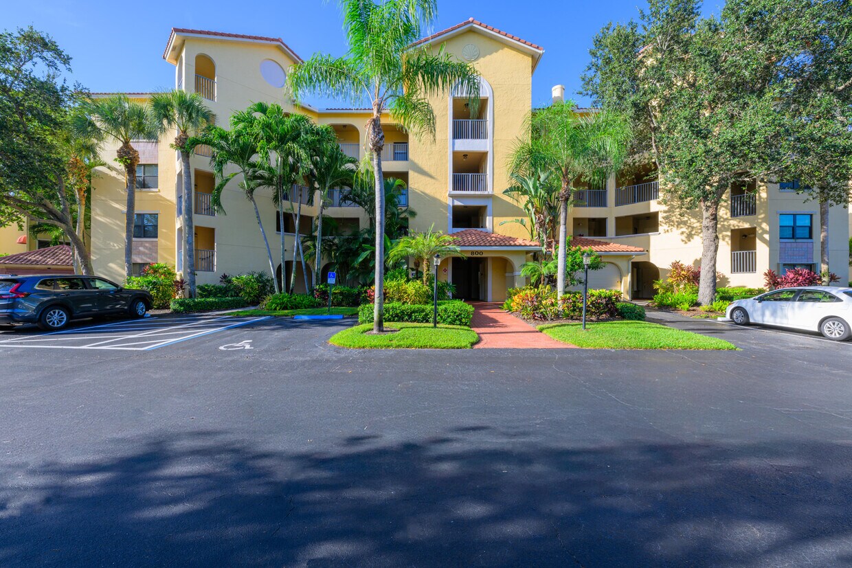 Primary Photo - 800 Uno Lago Dr