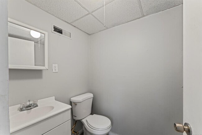 Foto del edificio - 55 Rock Creek Rd