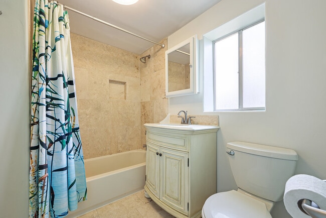 Building Photo - 3896 Harney St