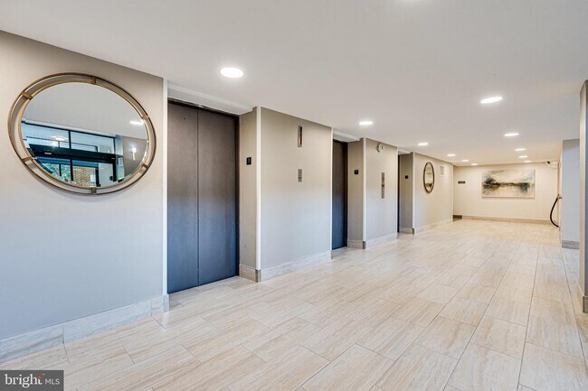 Building Photo - 2300 Pimmit Dr